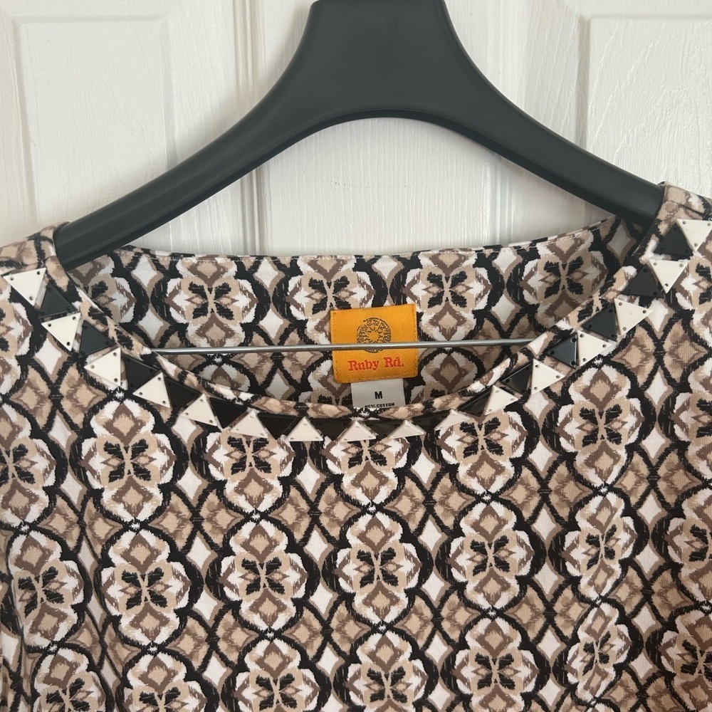 Ruby Rd top with brown, white and black pattern. - Picture 3 of 4